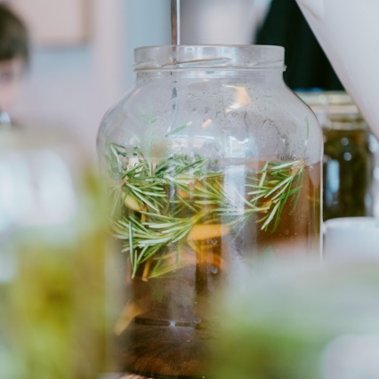 Lebensmittel haltbar machen beim Workshop „Wandeln statt Wegwerfen“