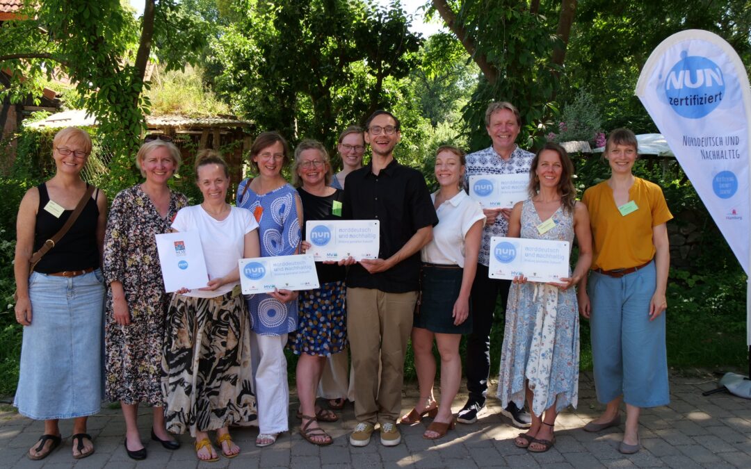 Ackerperlen Team bei nun Zertifizierung Hamburg 2026 mit anderen ausgezeichneten Bildungsakteuren